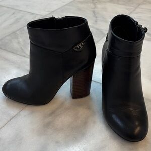 Tory Burch Fulton Stacked Heel Ankle Bootie Boots Size 8 with Box and Dustbag